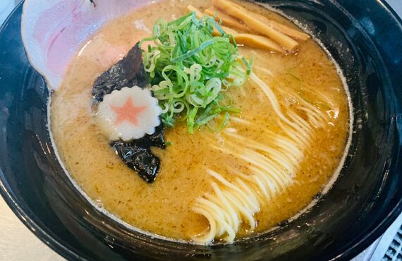 北名古屋で営業中のラーメン店は魚介豚骨スープが美味しさの決め手です