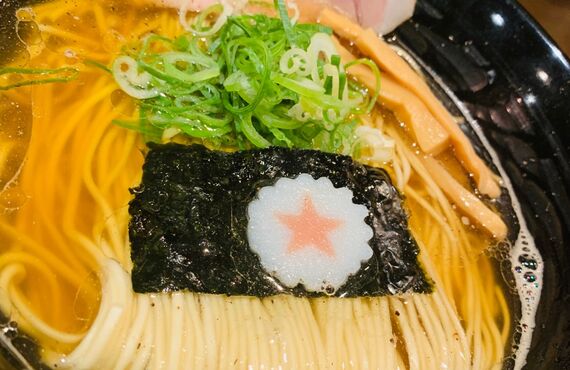 北名古屋のラーメン店ではあっさりとした醤油と煮干しのスープが人気です